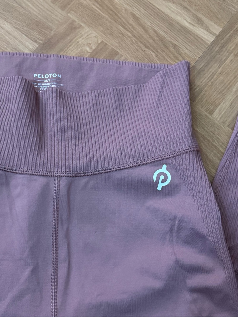 Mauve Peloton ribbed leggings, size M/L - Picture 2 of 4